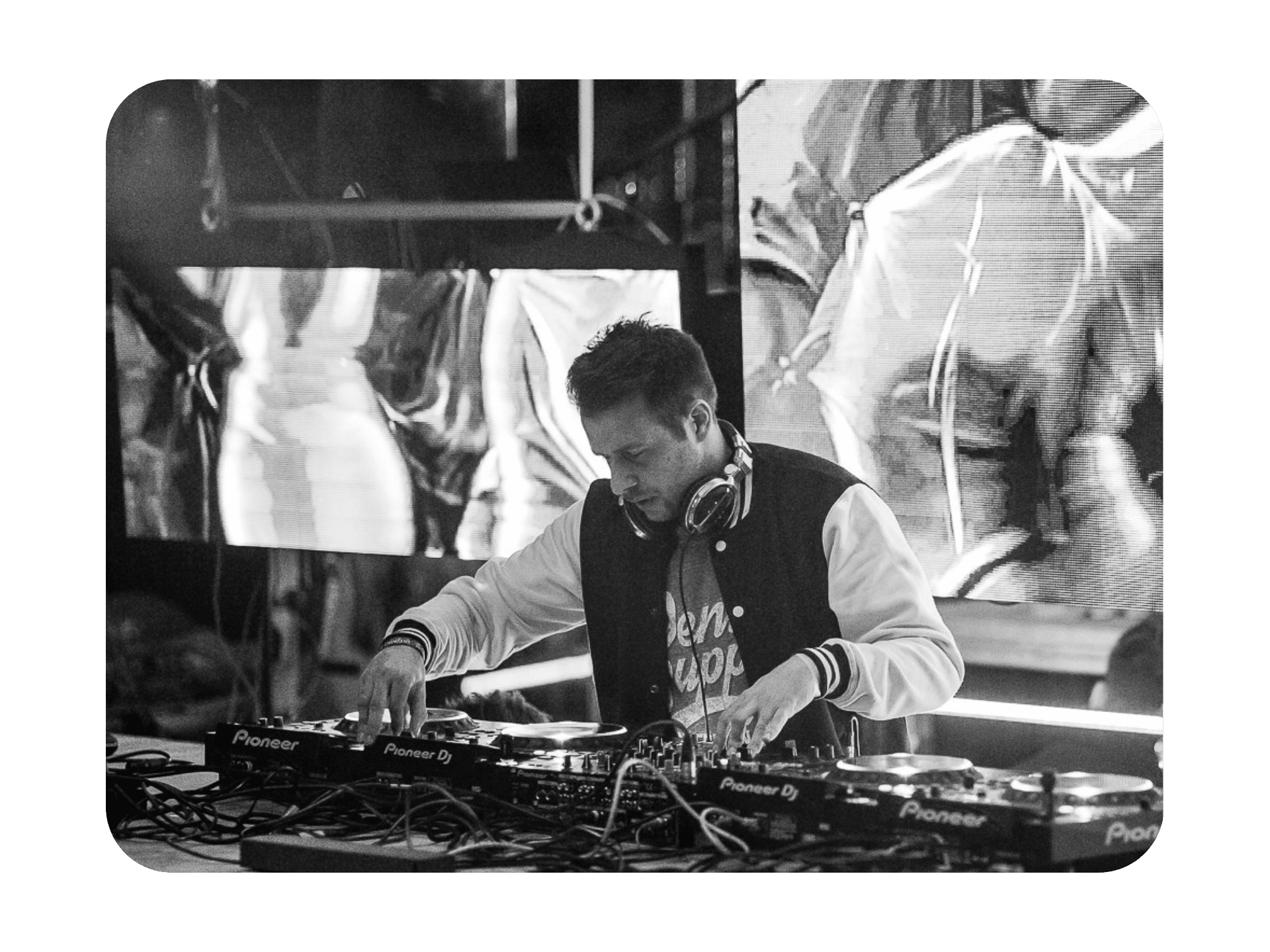 Nightcrowd DJ Richard Markz